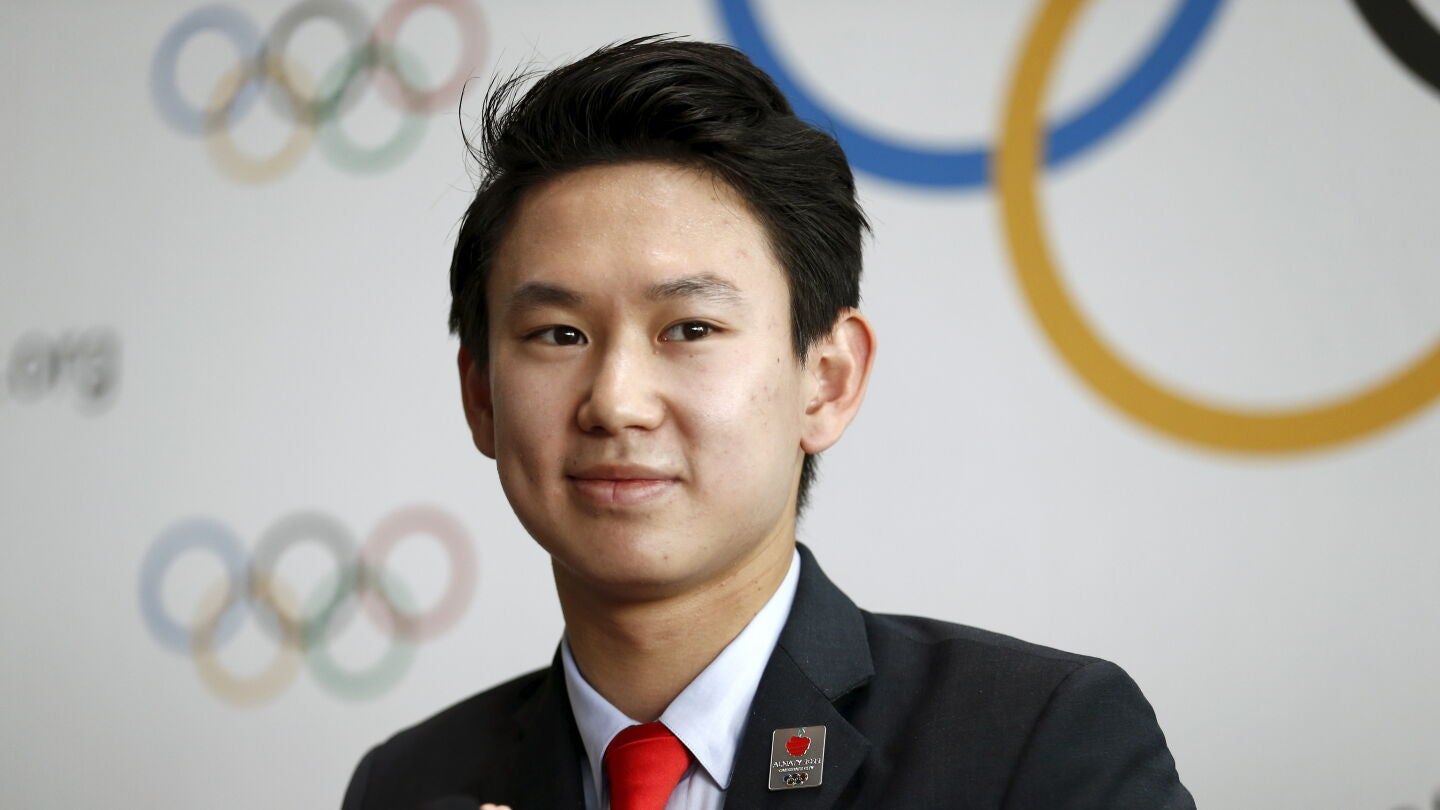 Denis Ten, durante una conferencia de prensa