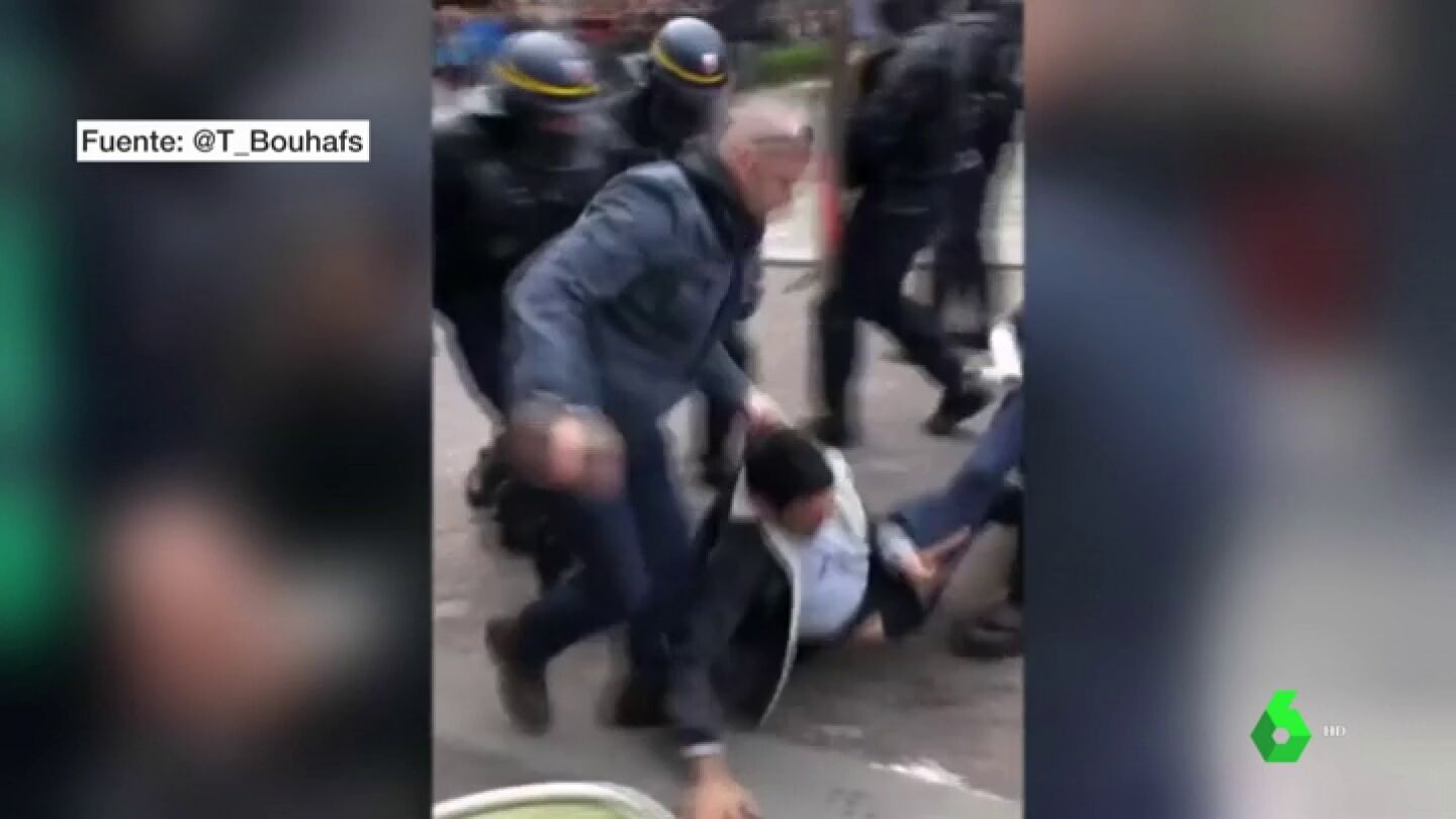 Macron, en su peor crisis pol&iacute;tica, cede a la presi&oacute;n y despide a su colaborador