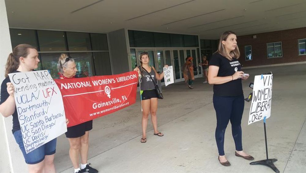 National Women's Liberation de Gainesville piden más máquinas expendedoras de antconceptivos