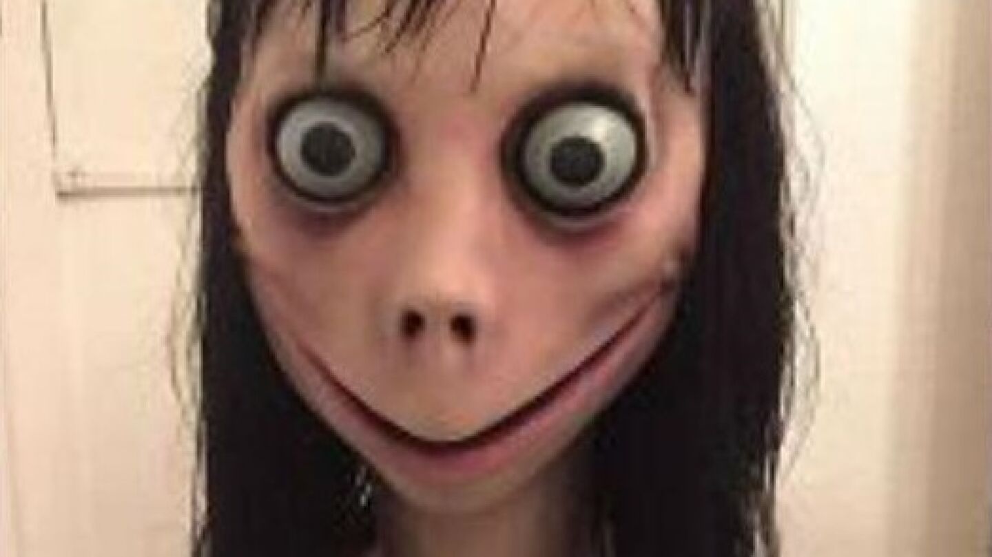 Momo en WhatsApp