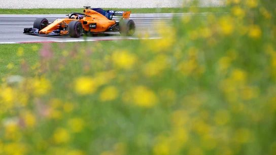 Fernando Alonso rueda con su McLaren Fernando Alonso rueda con su McLaren