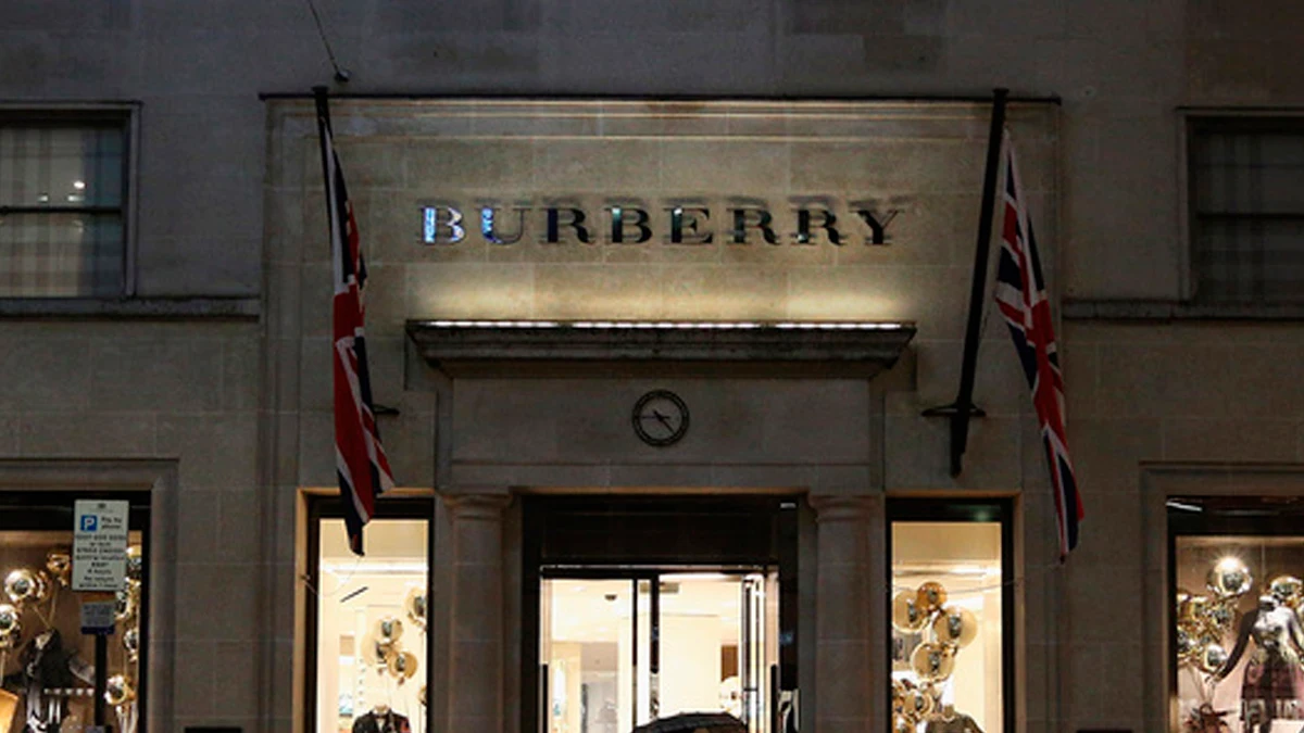 Fachada exterior de una de las tiendas de Burberry