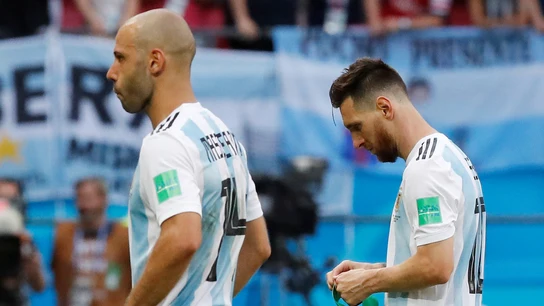 Mascherano y Messi, cabizbajos Mascherano y Messi, cabizbajos