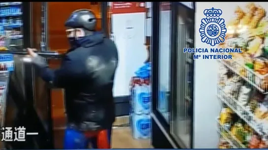 Atracador vestido de Superman en una de las tiendas Atracador vestido de Superman en una de las tiendas