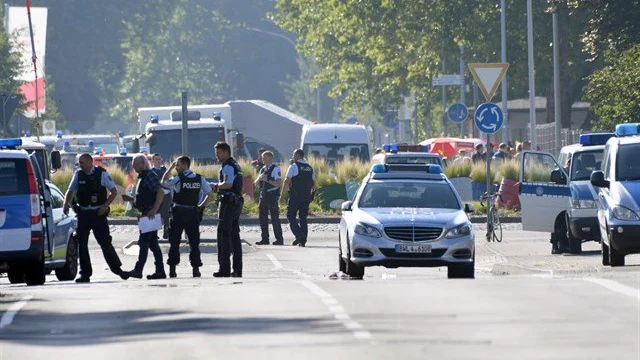 Policía en la ciudad de Lubeck, Alemania