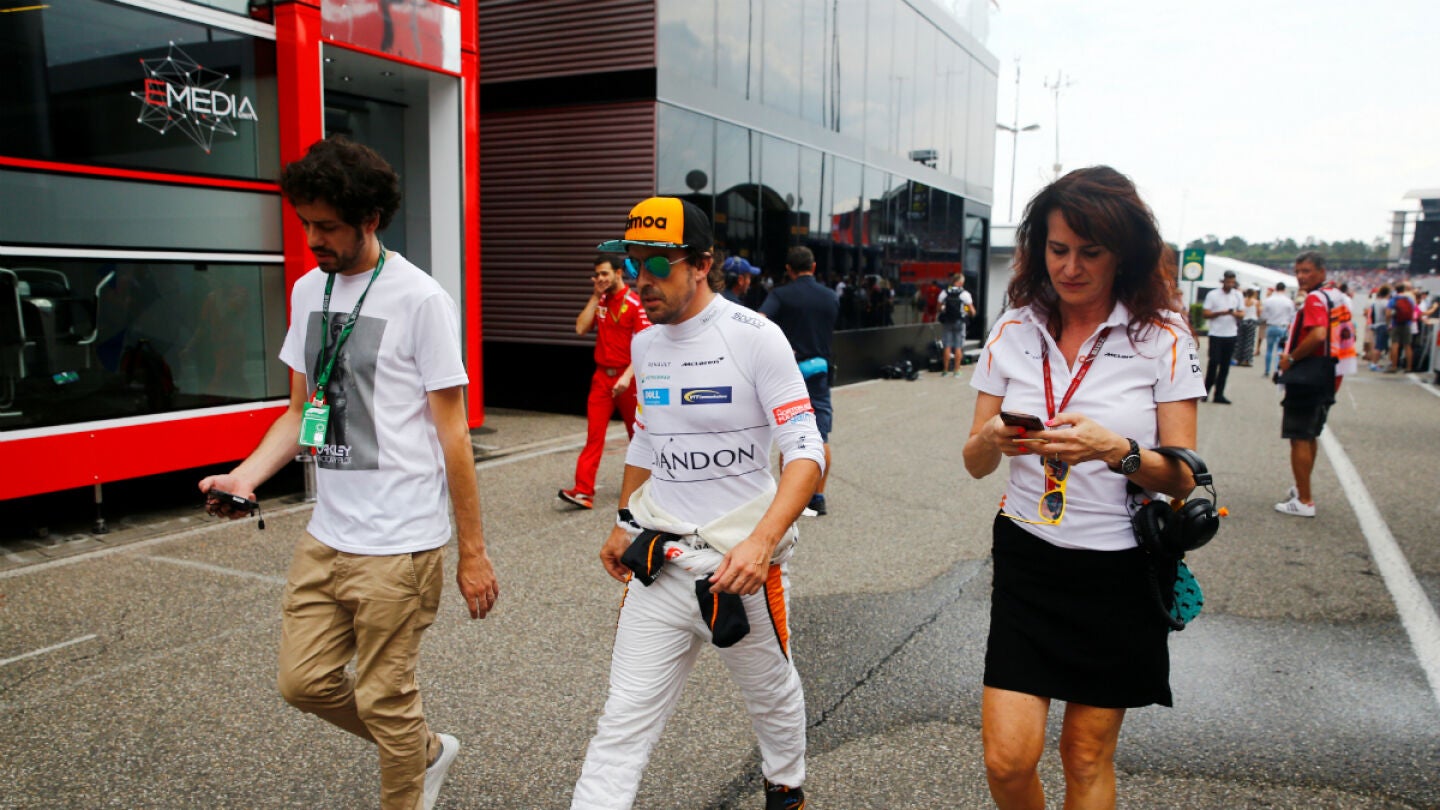 Fernando Alonso camina por Hockenheim