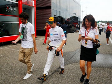 Fernando Alonso camina por Hockenheim Fernando Alonso camina por Hockenheim