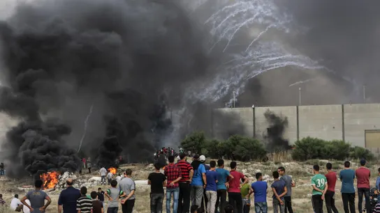 Manifestantes palestinos enfrentan ataques de tropas israelíes este 20 de julio de 2018 Manifestantes palestinos enfrentan ataques de tropas israelíes este 20 de julio de 2018