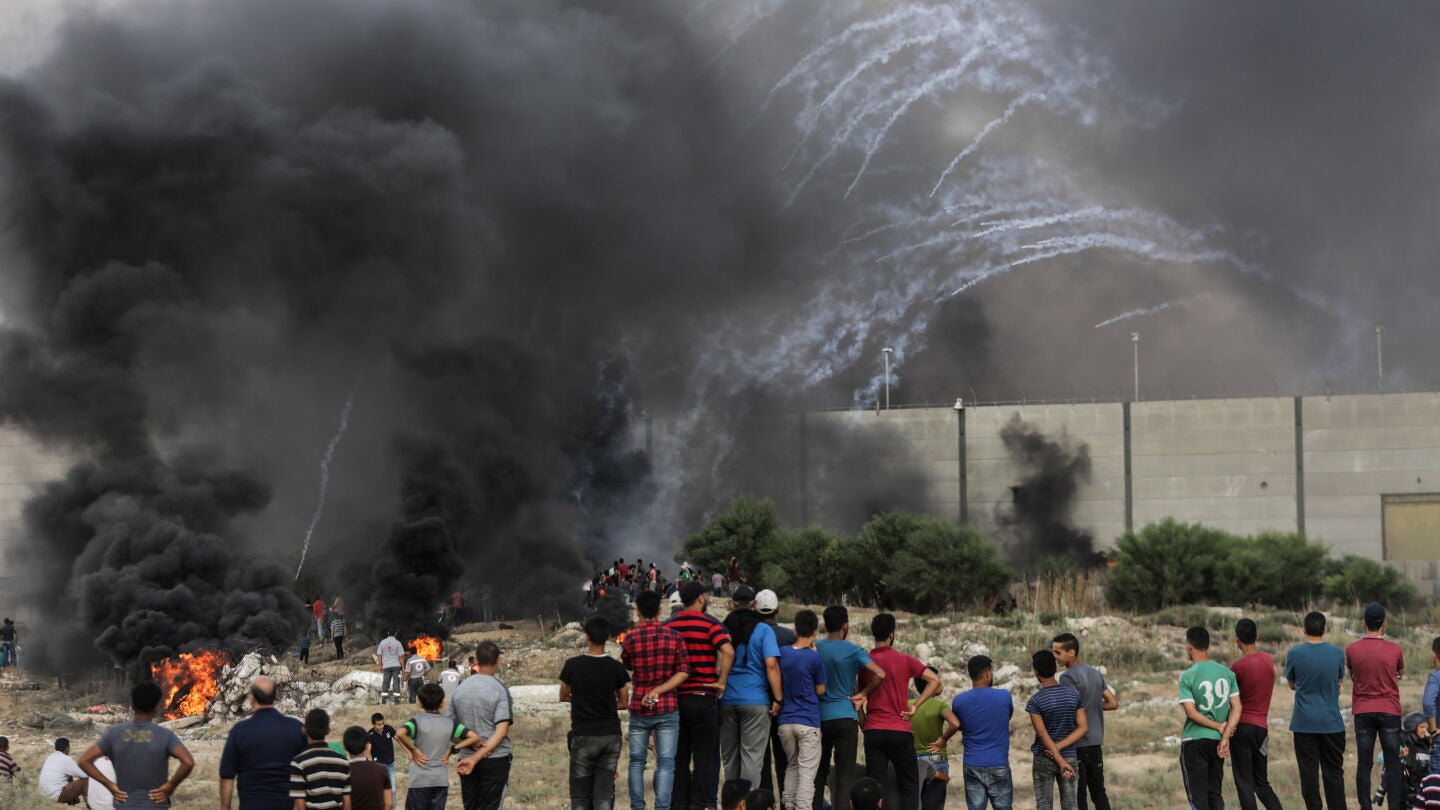 Manifestantes palestinos enfrentan ataques de tropas israel&iacute;es este 20 de julio de 2018
