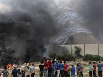 Manifestantes palestinos enfrentan ataques de tropas israelíes este 20 de julio de 2018 Manifestantes palestinos enfrentan ataques de tropas israelíes este 20 de julio de 2018