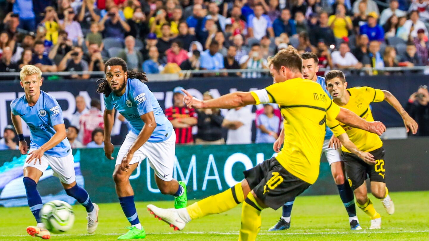  G&ouml;tze marca de penalti el gol del triunfo del Dortmund sobre el Manchester City