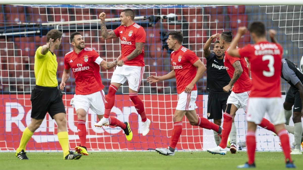 El Benfica celebra un gol contra el Sevilla