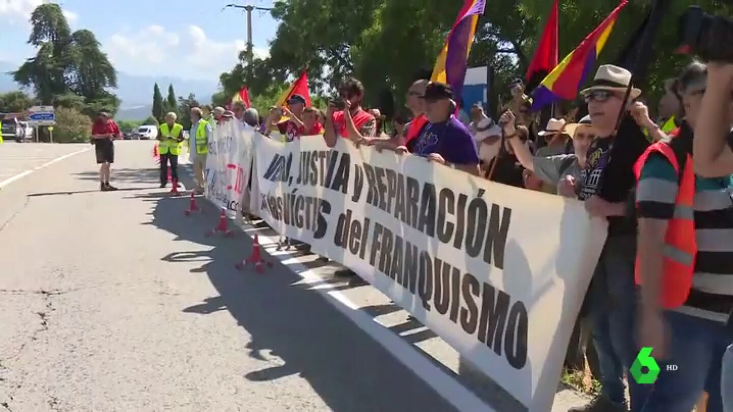 Manifestaci&oacute;n antifascista frente al Valle de los Ca&iacute;dos
