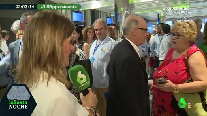 Críticas a Aznar, pizzas y chuletones y la aparición estelar de Montoro: así ha sido la visita de Andrea Ropero al Congreso del PP 