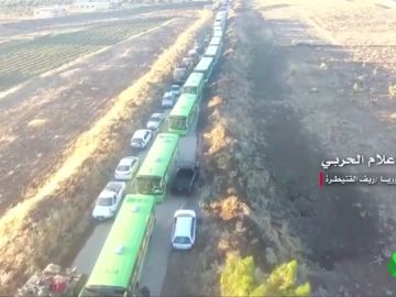 Unas 2.500 personas, entre civiles y combatientes opositores, son evacuadas de Damasco Unas 2.500 personas, entre civiles y combatientes opositores, son evacuadas de Damasco