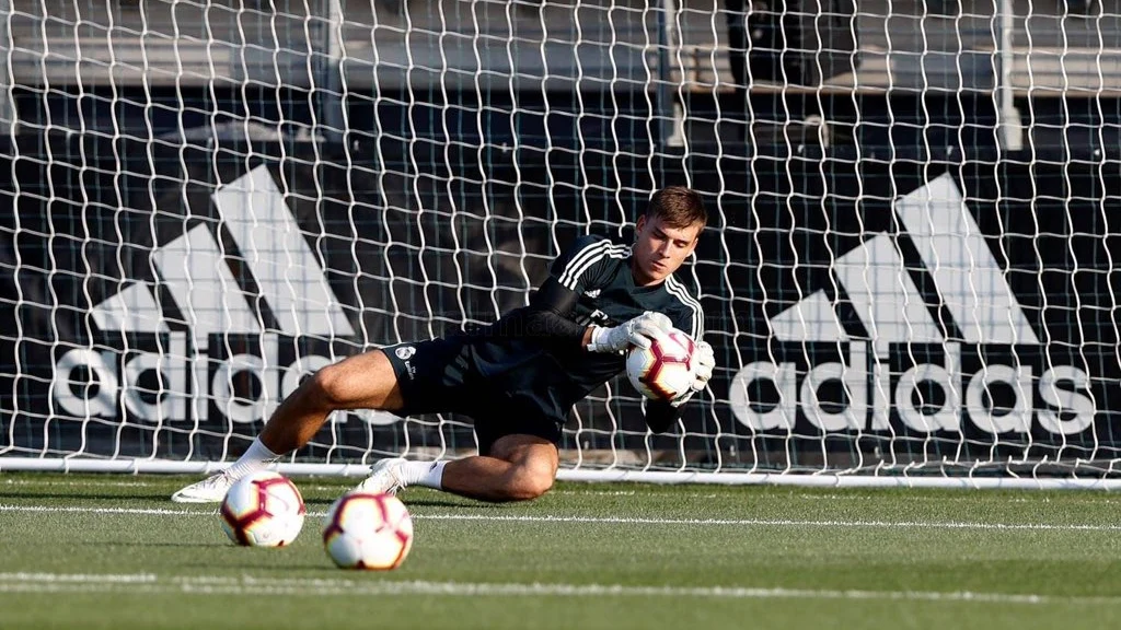 Lunin, en un entrenamiento del Real Madrid