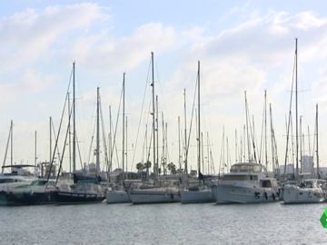 Yates en el puerto de Valencia Yates en el puerto de Valencia