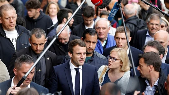 Imagen de Macron y su guardaespaldas Imagen de Macron y su guardaespaldas