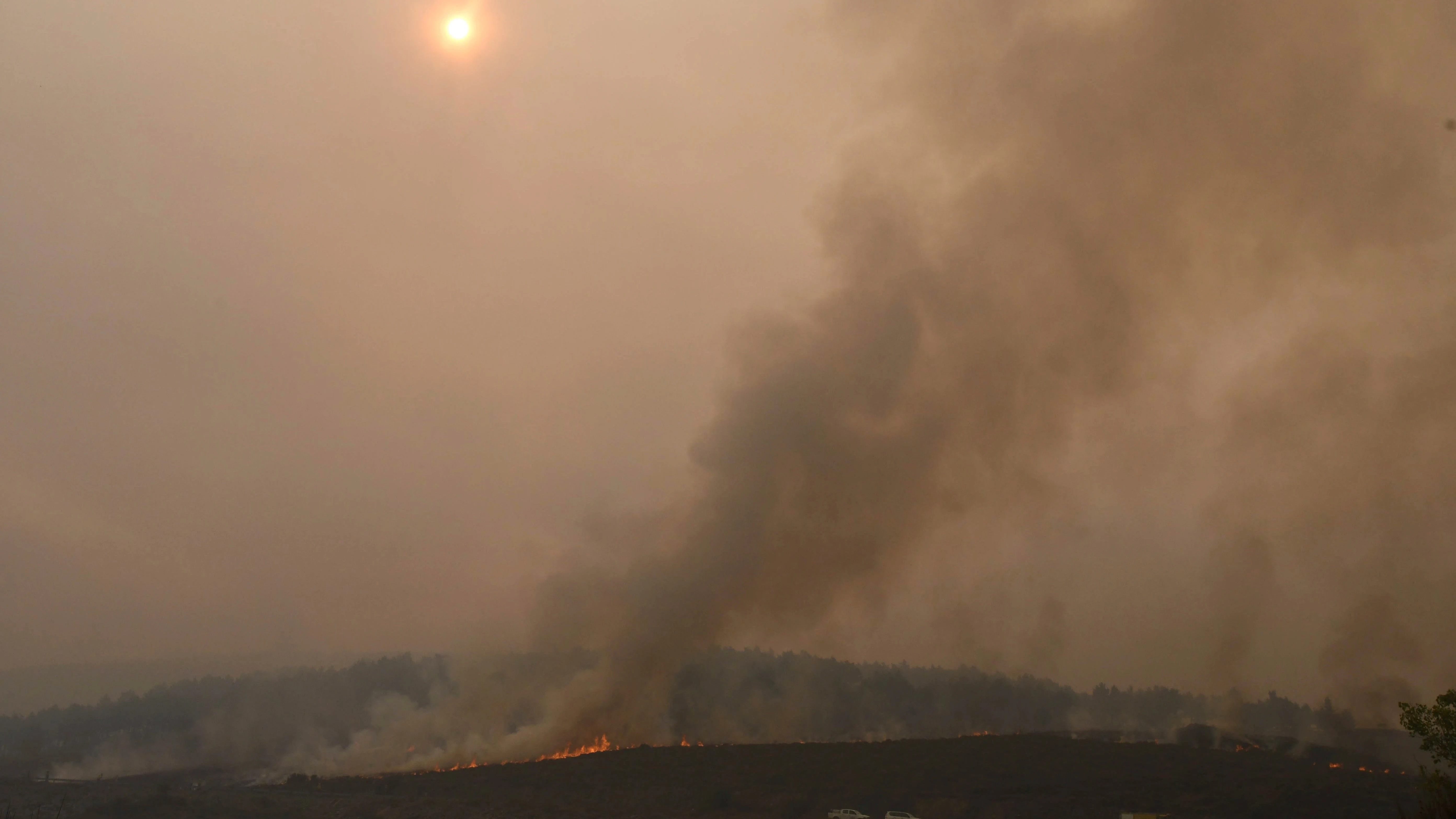 Fotografía que muestra el paisaje afectado por un incendio forestal