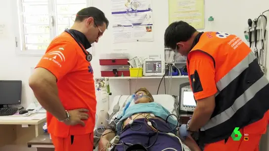 El servicio de Ambulancias atiende a una mujer que ha sufrido una arritmia El servicio de Ambulancias atiende a una mujer que ha sufrido una arritmia