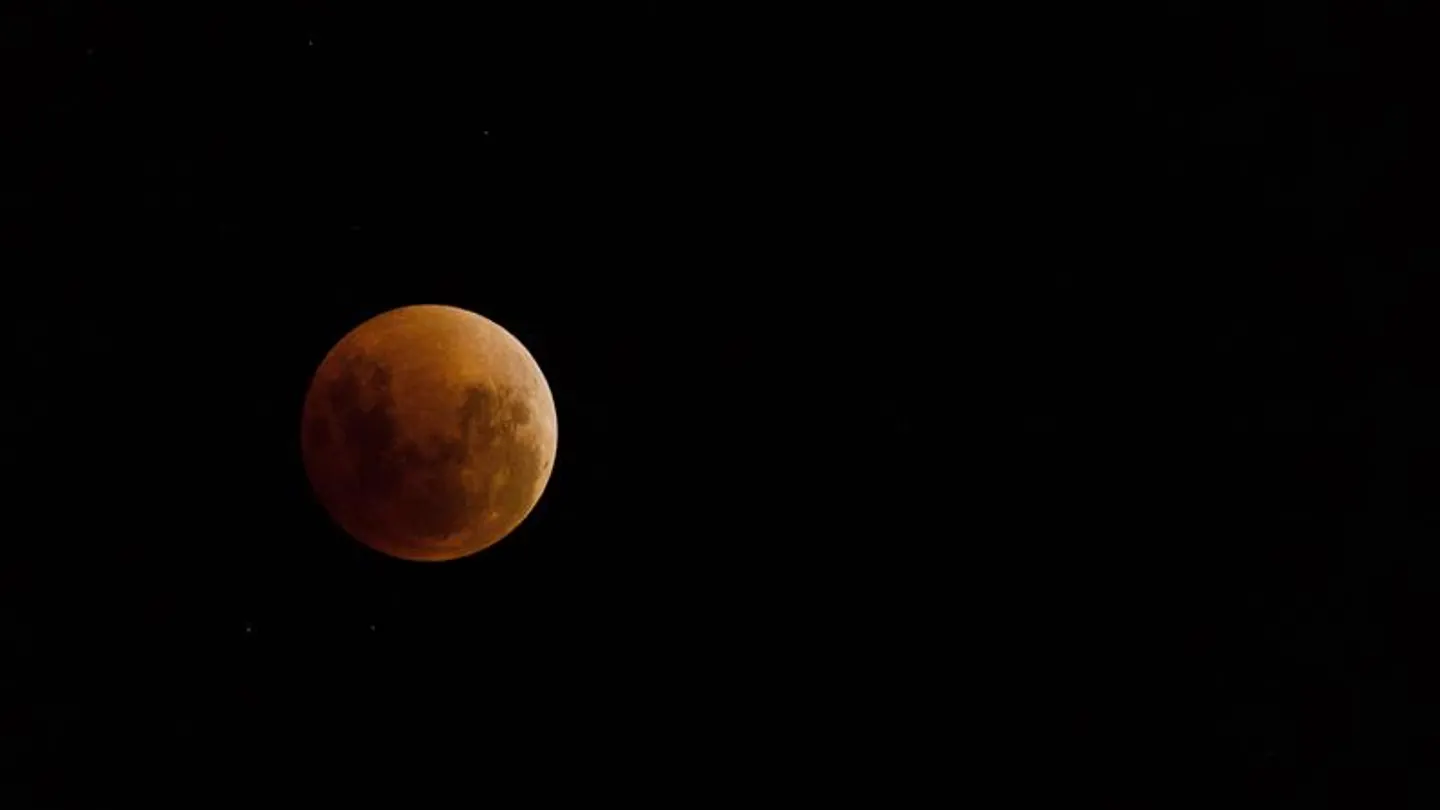 Vista de un eclipse lunar total Vista de un eclipse lunar total