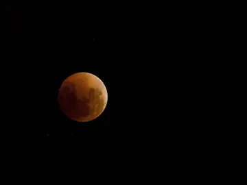 Vista de un eclipse lunar total Vista de un eclipse lunar total