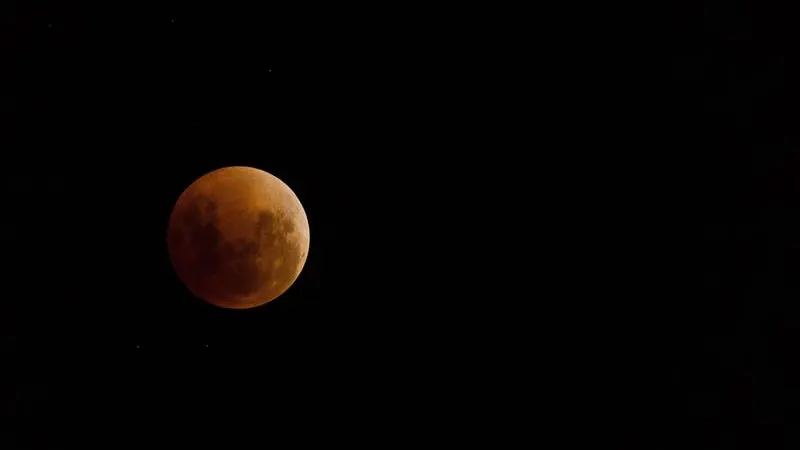 Vista de un eclipse lunar total