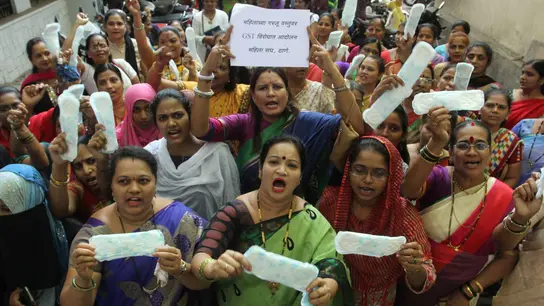 Protesta en Mumbai contra el impuesto a las compresas Protesta en Mumbai contra el impuesto a las compresas