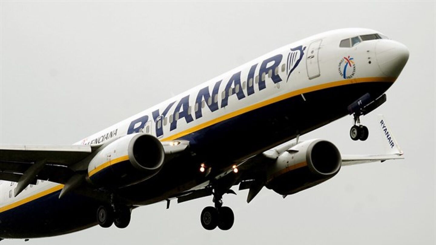 Un avi&oacute;n de la compa&ntilde;&iacute;a irlandesa Ryanair