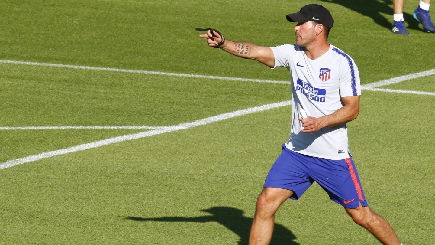 Simeone en un entrenamiento con el Atl&eacute;tico de Madrid