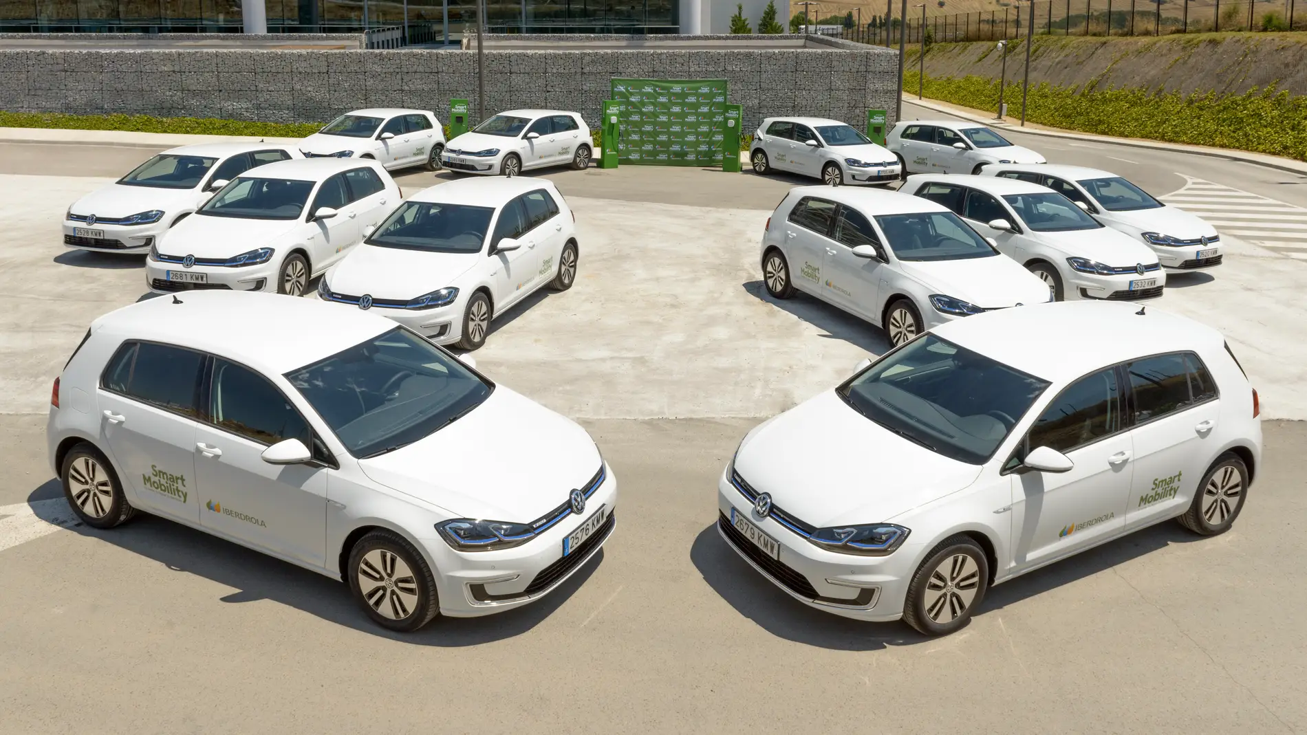 Volkswagen entrega una flota el E-Golf a Iberdrola