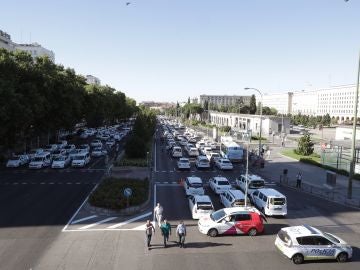Concentración de taxis en el Paseo de la Castellana Concentración de taxis en el Paseo de la Castellana