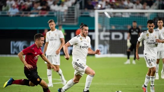 Gareth Bale conduce el balón ante el Manchester United Gareth Bale conduce el balón ante el Manchester United