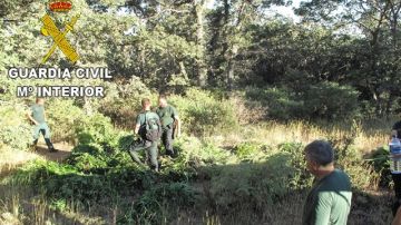 En la imagen la Guardia Civil en las proximidades de un cortijo de Busquístar