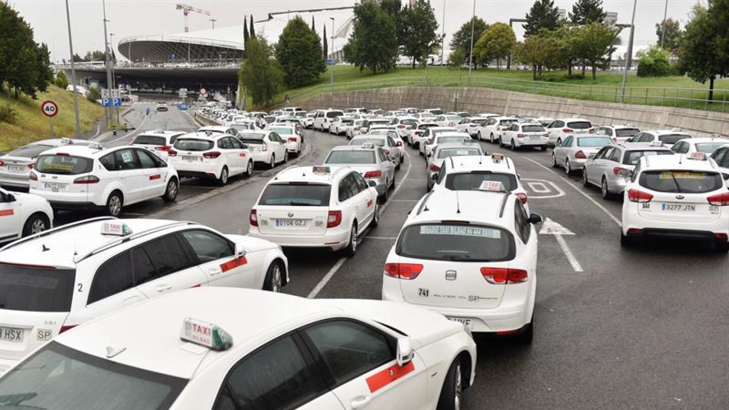 Las asociaciones de taxistas de Vizcaya vuelven a movilizars