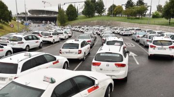 Las asociaciones de taxistas de Vizcaya vuelven a movilizars