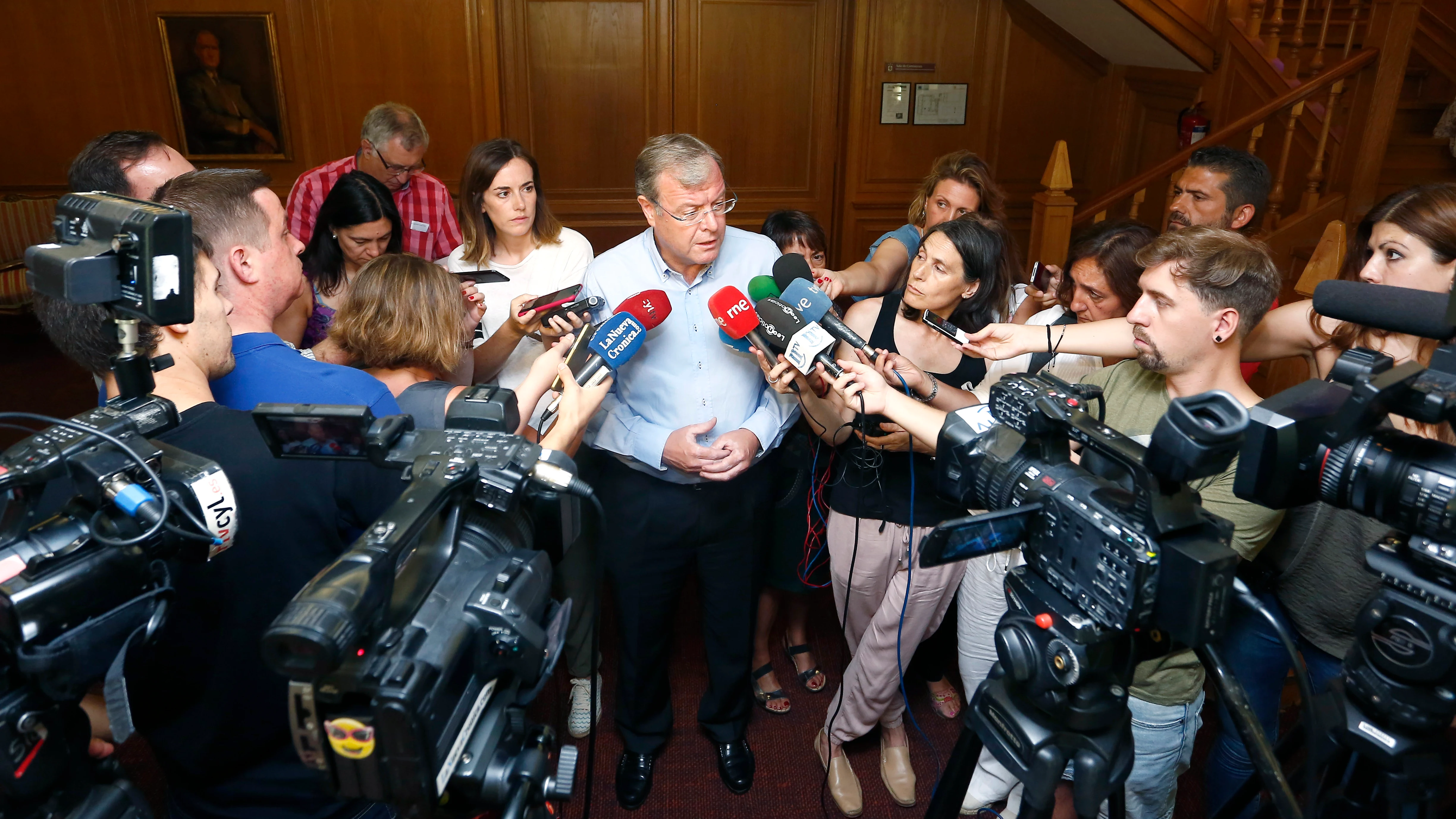 El alcalde de León, Antonio Silván, ofrece una rueda de prensa sobre la investigación del caso 'enredadera'