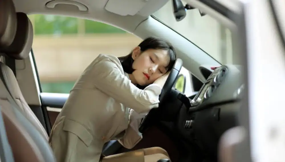¿Legal o ilegal dormir en el coche? 