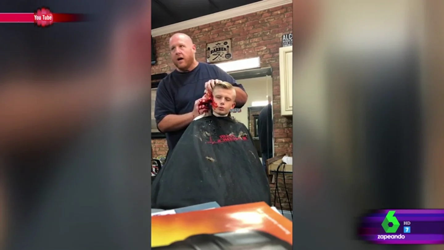 La divertida broma de un padre a su hijo mientras le corta el pelo: "Ese chaval no va a volver a gastar una broma en su vida" La divertida broma de un padre a su hijo mientras le corta el pelo: "Ese chaval no va a volver a gastar una broma en su vida"