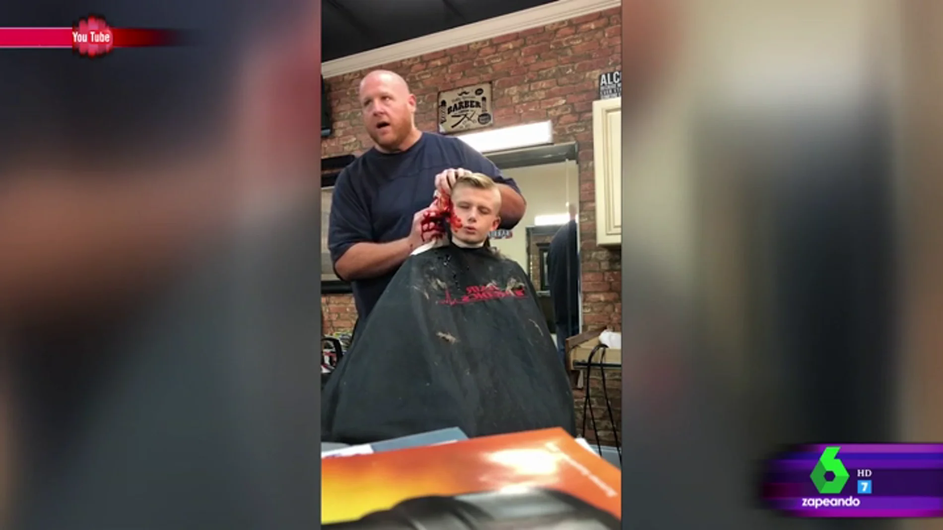 La divertida broma de un padre a su hijo mientras le corta el pelo: "Ese chaval no va a volver a gastar una broma en su vida"
