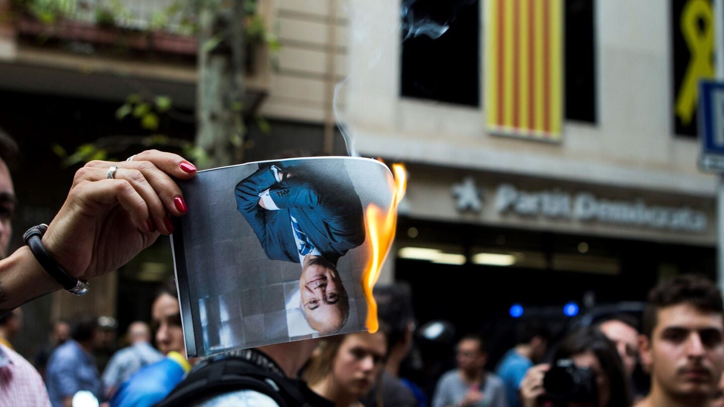 Protestas frente a la sede del PDeCAT