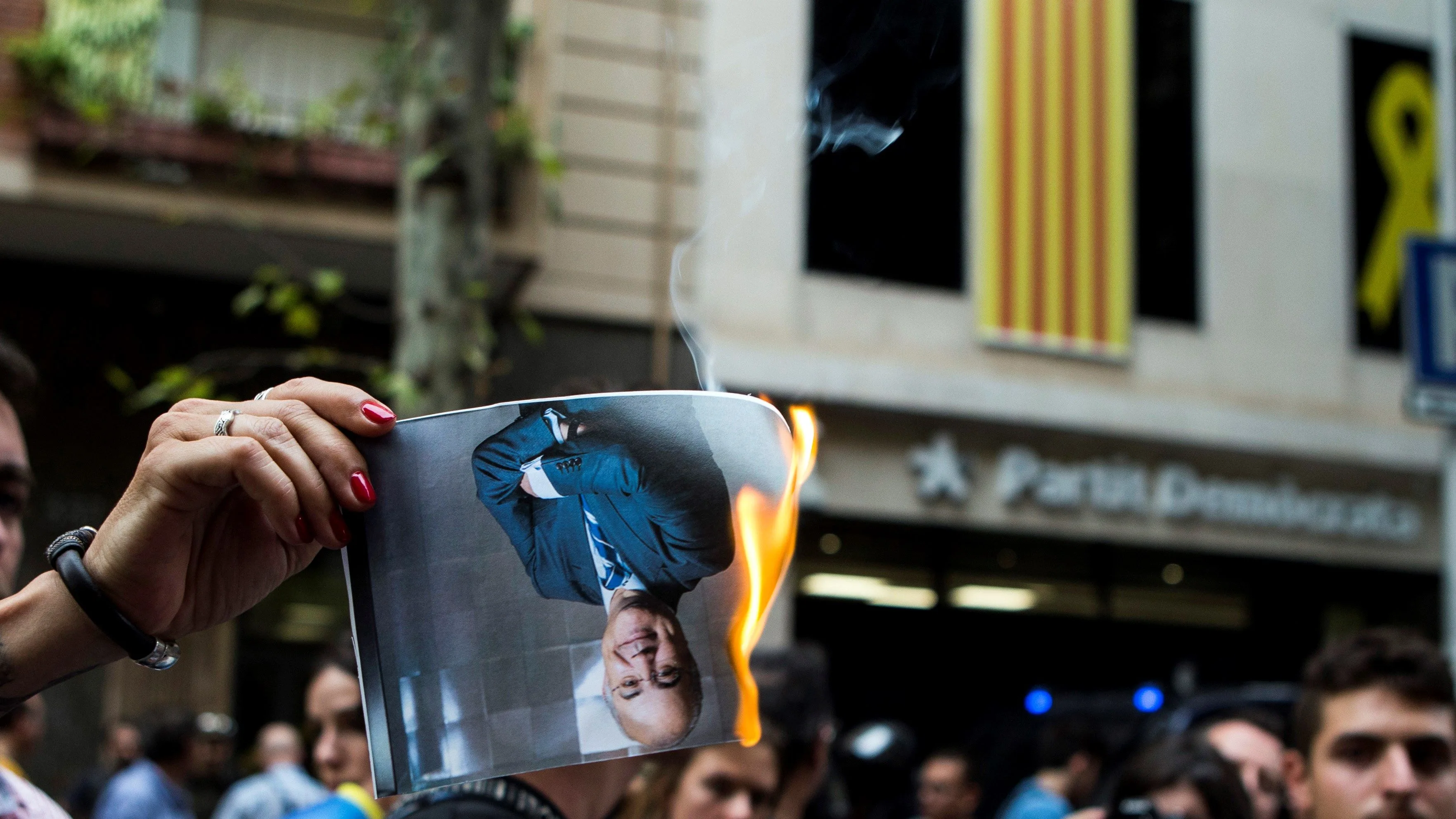 Protestas frente a la sede del PDeCAT