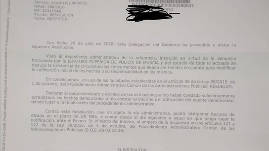 Sobreseimiento de la denuncia "por comer pipas y mirar de forma desafiante a la Polícia" Sobreseimiento de la denuncia "por comer pipas y mirar de forma desafiante a la Polícia"