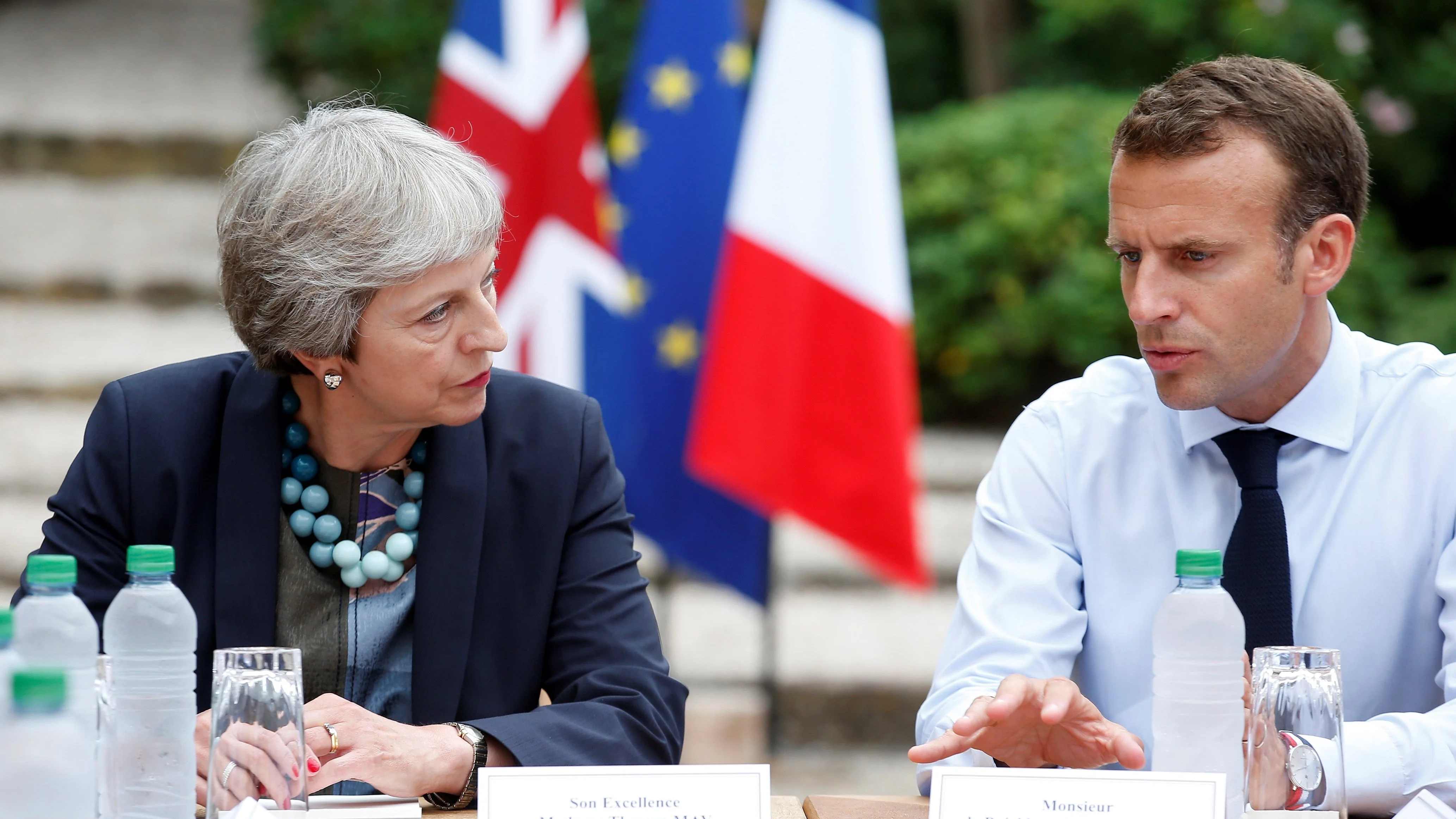 El presidente francés, Emmanuel Macron, se reúne con la primera ministra británica, Theresa May