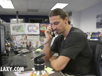 Ibrahimovic sorprende a varios aficionados por teléfono: "Hola, Ernesto, soy Zlatan..." Ibrahimovic sorprende a varios aficionados por teléfono: "Hola, Ernesto, soy Zlatan..."