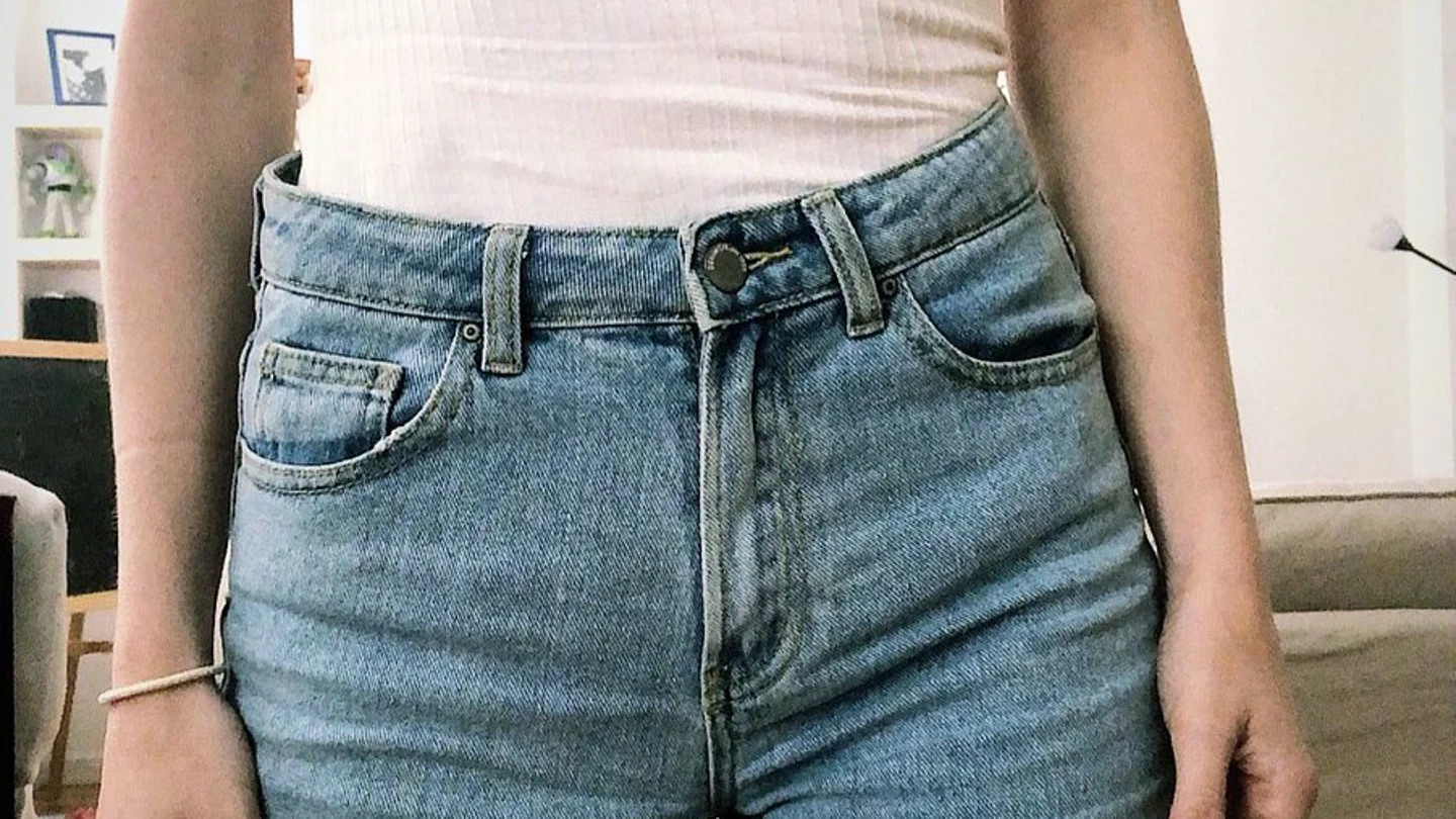 Los pantalones que vestía la mujer en el momento de la agresión Los pantalones que vestía la mujer en el momento de la agresión