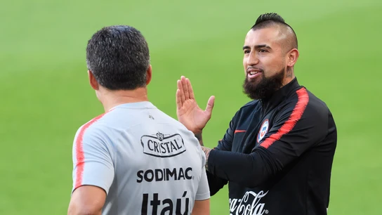 El centrocampista chileno Arturo Vidal asiste a una sesión de entrenamientos. El centrocampista chileno Arturo Vidal asiste a una sesión de entrenamientos.