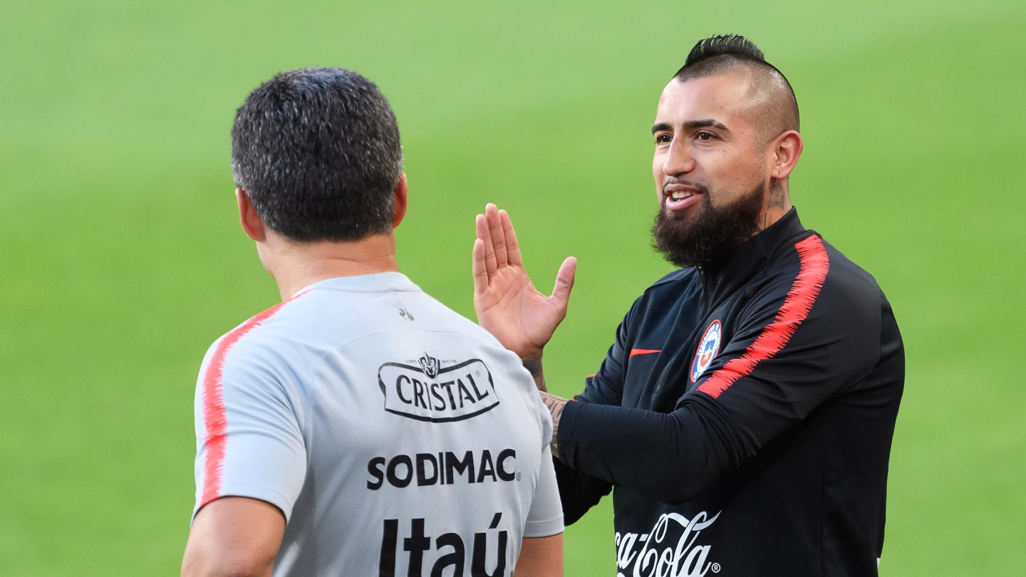 El centrocampista chileno Arturo Vidal asiste a una sesión de entrenamientos. El centrocampista chileno Arturo Vidal asiste a una sesión de entrenamientos.