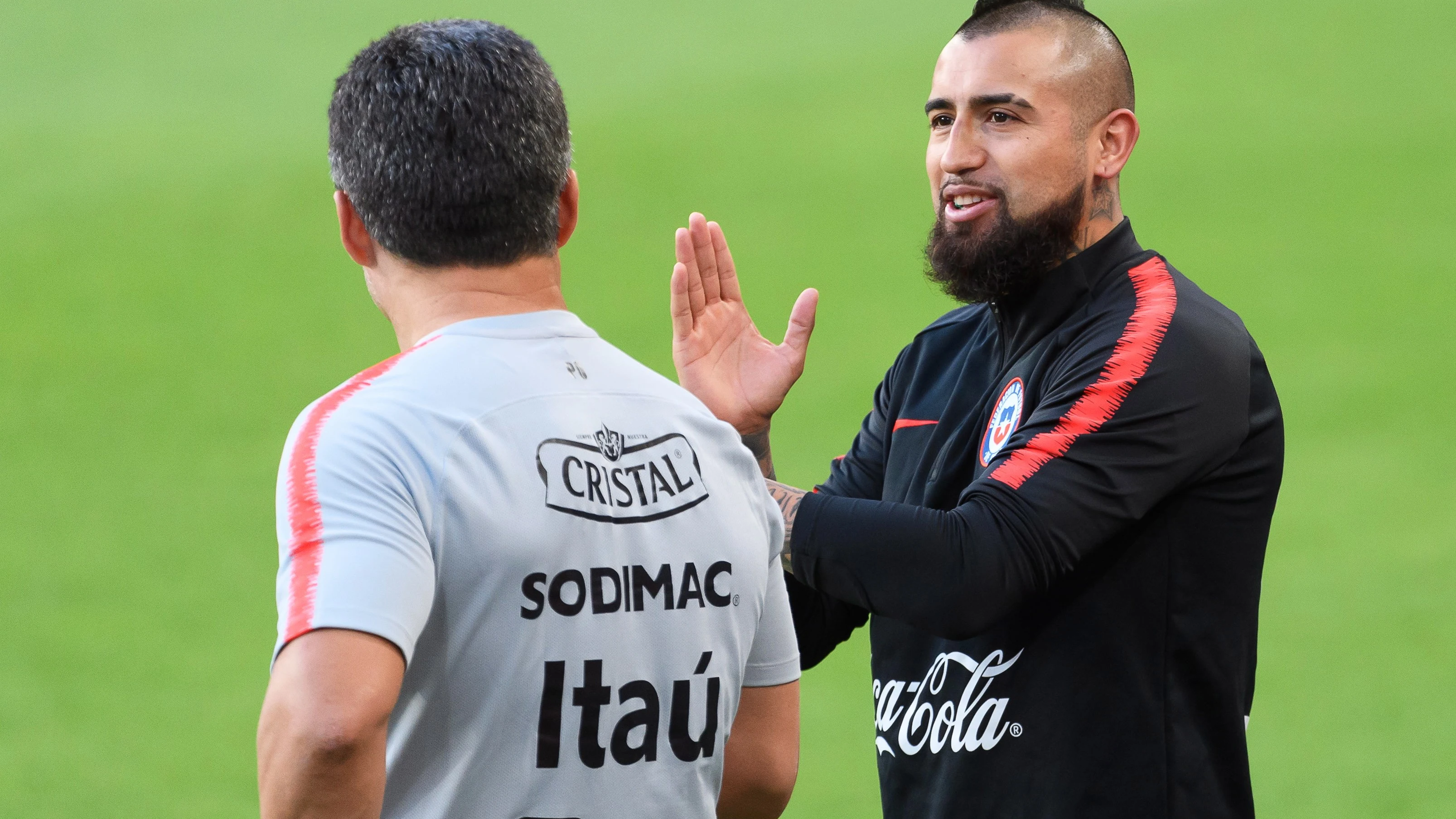 El centrocampista chileno Arturo Vidal asiste a una sesión de entrenamientos. 