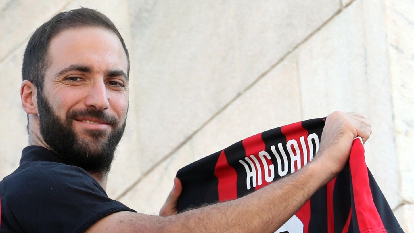 Higuain en su presentaci&oacute;n con el Milan